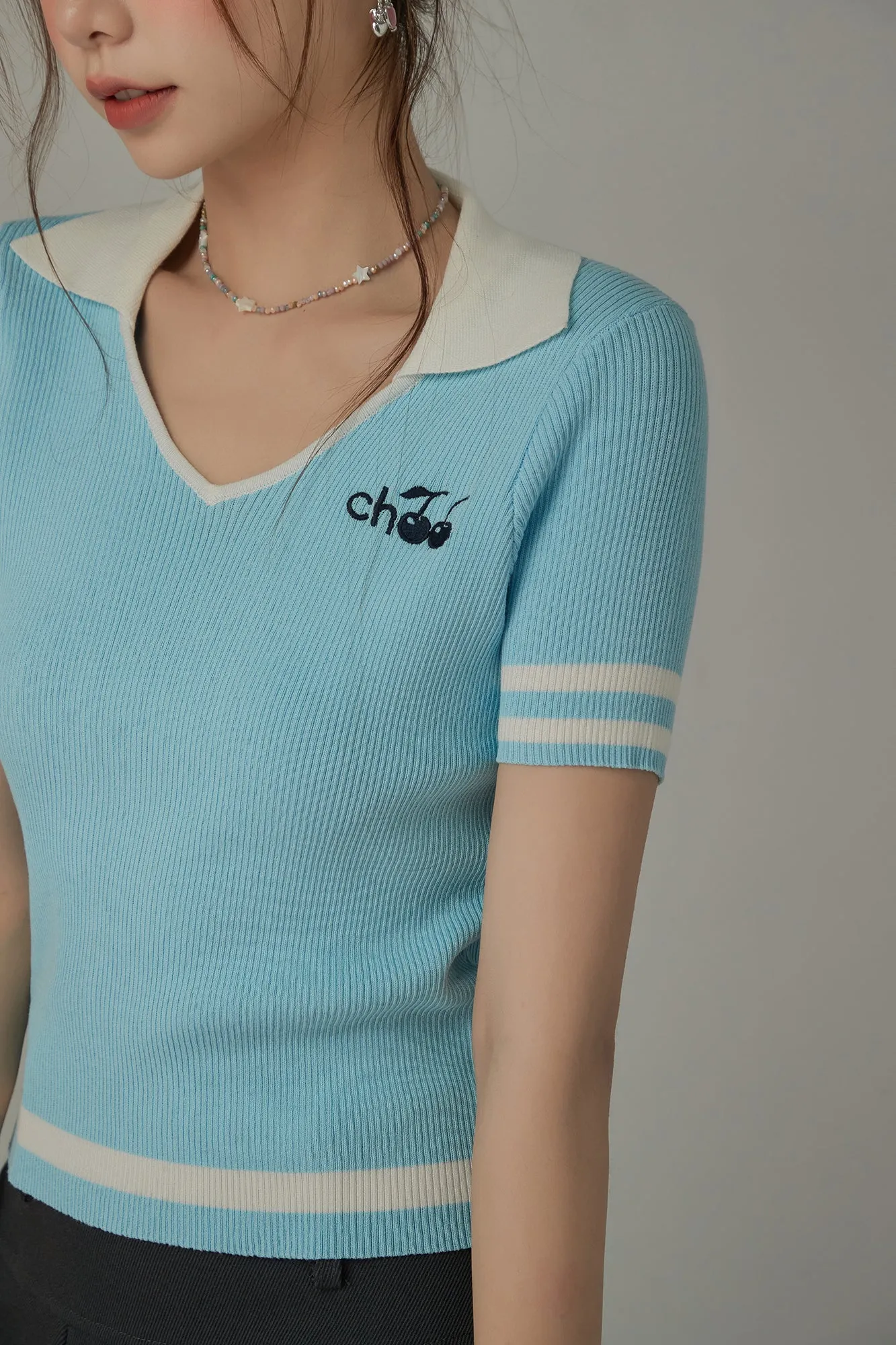 Open Collar Color Combination Knit Top